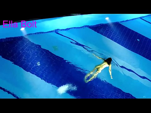 ❤️ Je ne peux pas m'arrêter de regarder, jeune blonde prise en train de nager nue dans la piscine de la station ELLA BOLT. ❤️❌ Porno de qualité at fr.naughtyhentai.ru ﹏